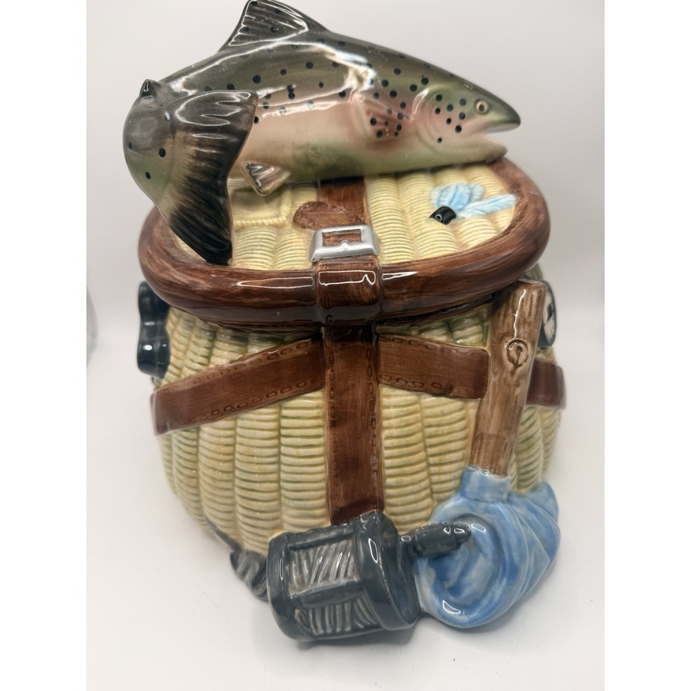 VINTAGE MERCURIES CERAMIC TROUT FLY FISHING WICKER BASKET LOOK COOKIE JAR CABIN